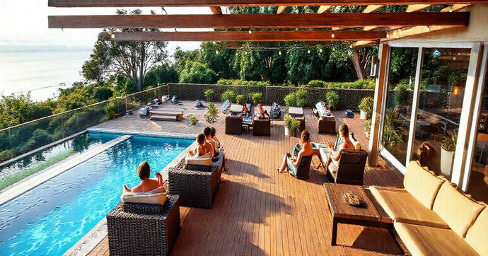 Deck para piscina: Estilo e Conforto