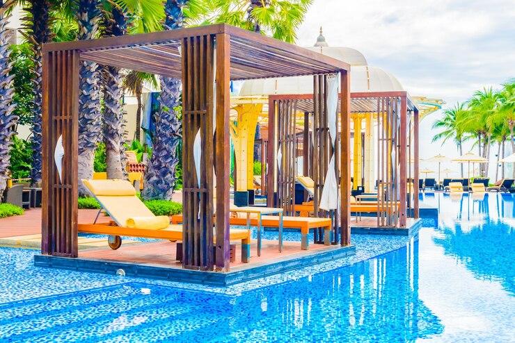 Piso atérmico antiderrapante para piscina: segurança e estilo