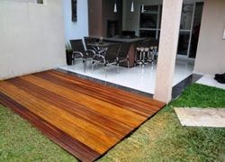 deck de madeira com escada deck de madeira com escada