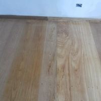 aplicação de resina em piso de madeira