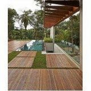 Deck de madeira com pergolado Deck de madeira com pergolado