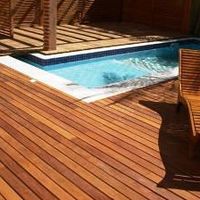 Deck para piscina de madeira Deck para piscina de madeira