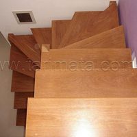 degrau de madeira para escada